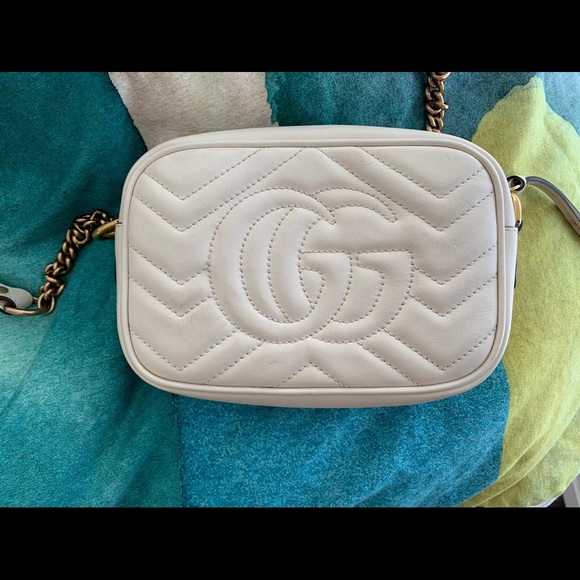 [SOLD] Gucci Marmont Mini Shoulder Bag - Picture 3 of 7